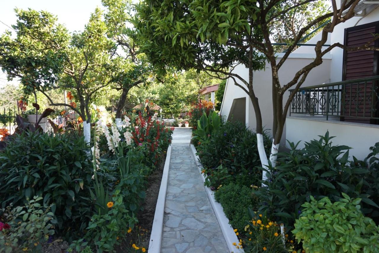 Villa Nikolaou Parga Exterior photo