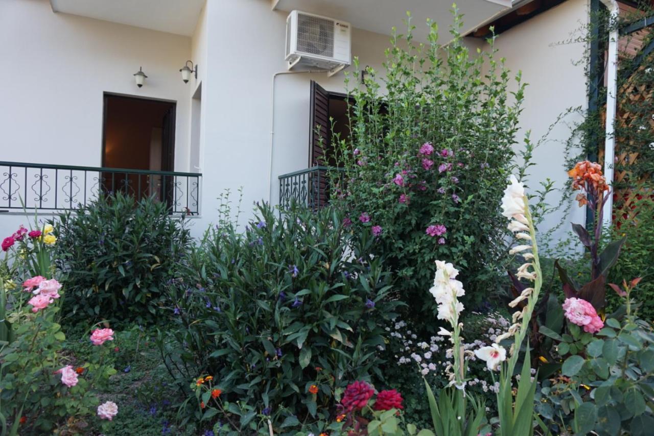 Villa Nikolaou Parga Exterior photo